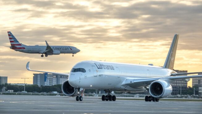 Adiós al 'modo avión': la UE permitirá el acceso a redes 5G en los vuelos e implantará el wifi en carreteras
