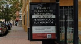 Una asociación de católicos instala carteles en memoria "de los mártires en España" para protestar contra la Ley de Memoria Democrática