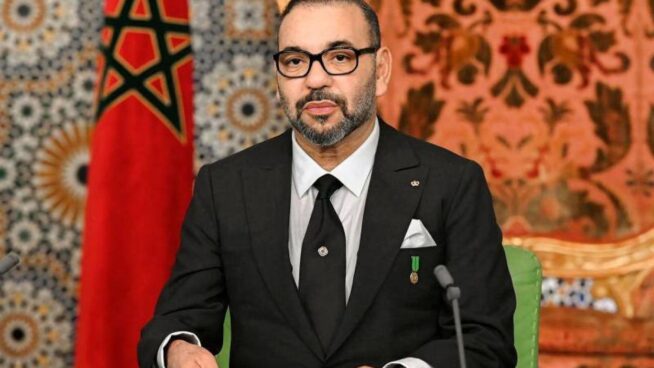 El rey de Marruecos invita al presidente argelino a un "diálogo" tras la crisis por el Sáhara Occidental