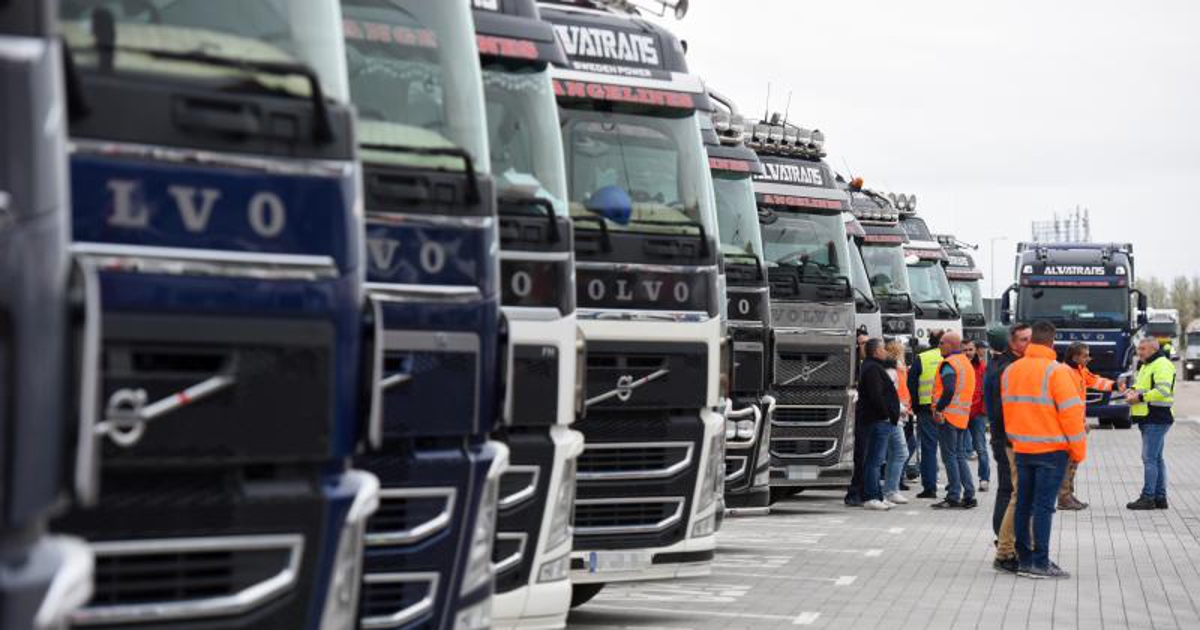 Los transportistas mantienen su huelga indefinida a partir del lunes tras no llegar a un acuerdo con el Gobierno