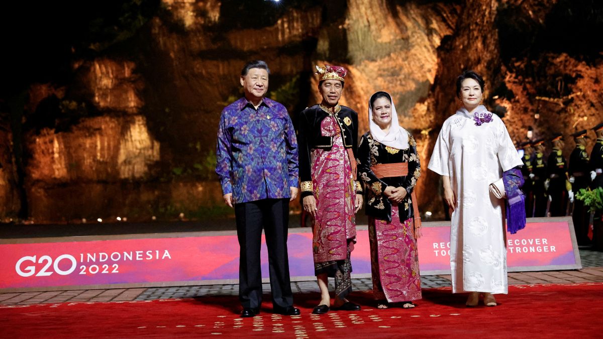 El presidente de China y su esposa posan junto a los presidentes de Indonesia.