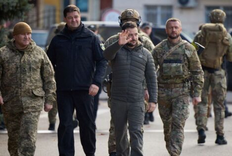 Zelenski visita la ciudad de Jersón a los pocos días de ser liberada por las tropas ucranianas