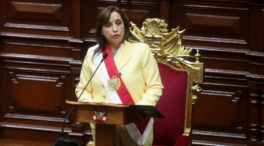 Pedro Sánchez traslada a Dina Boluarte su apoyo como presidenta de Perú