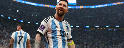 Argentina jugará la final de Qatar gracias a un Leo Messi estelar