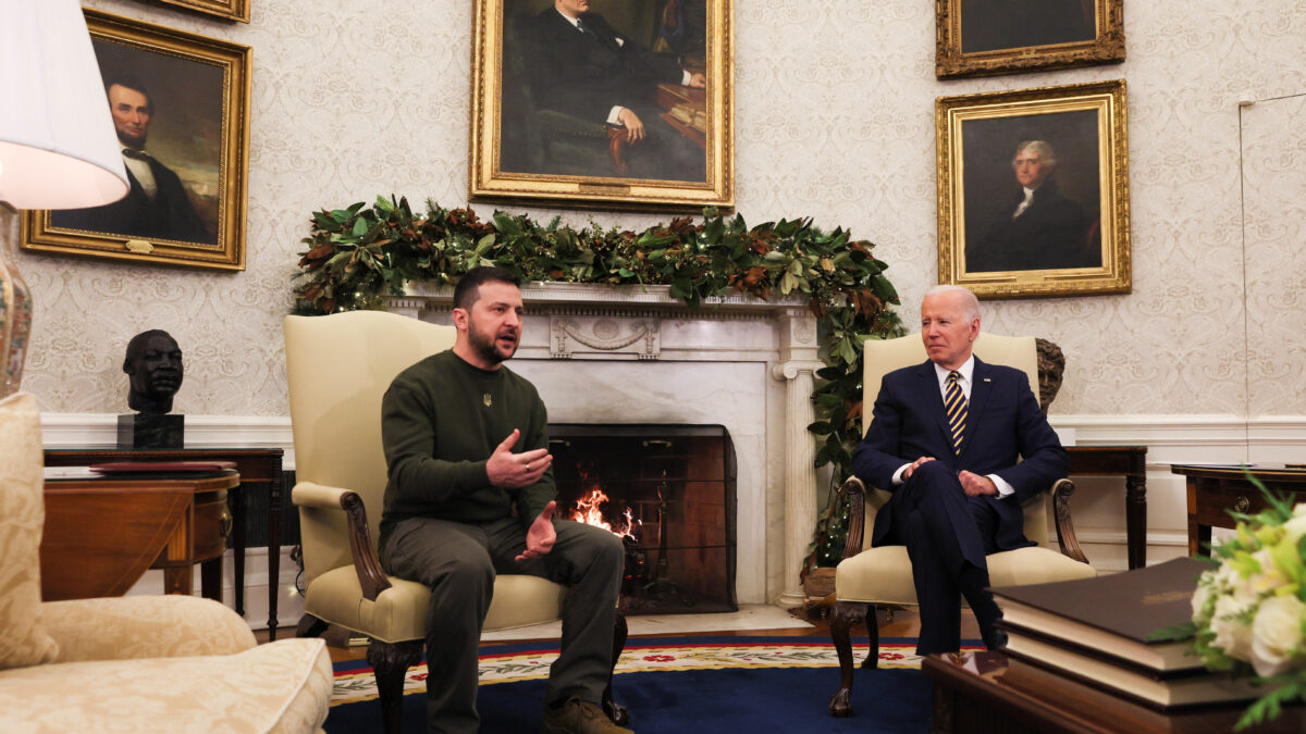 Zelenski se reúne con Biden en su primera visita al exterior desde que se inició la guerra