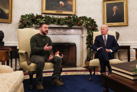 Zelenski se reúne con Biden en su primera visita al exterior desde que se inició la guerra