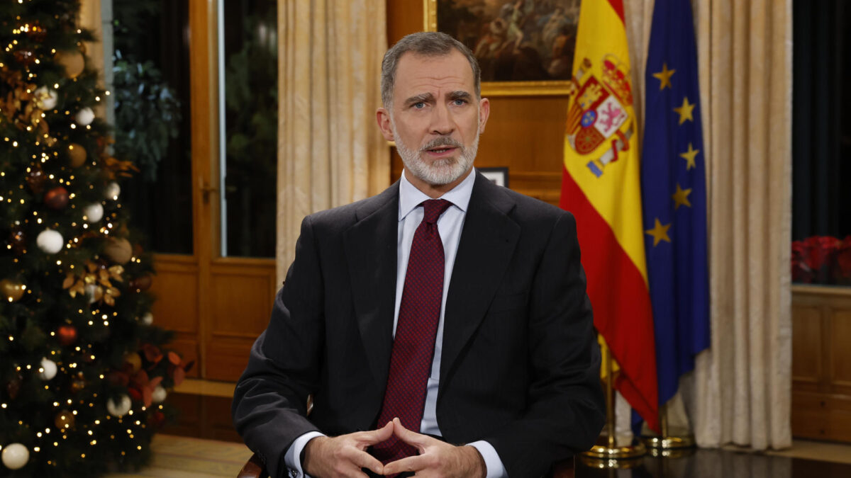Felipe VI pide a las instituciones actuar con «respeto a la Constitución» y reivindica una España unida que decida su propio destino