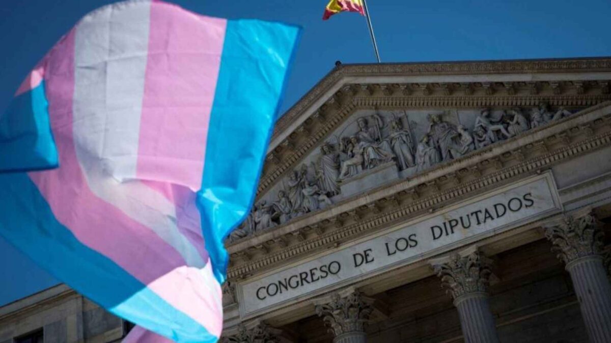 Las feministas acusan de «manipulación» a TVE por un reportaje favorable a la ‘ley trans’