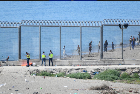 La Guardia Civil detecta un aumento de inmigrantes que intentan saltar la valla de Ceuta