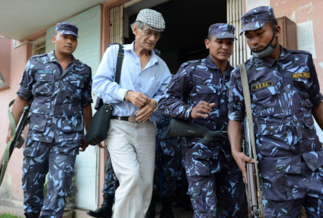 El asesino en serie 'La Serpiente', que inspiró la serie de Netflix, sale de prisión en Nepal