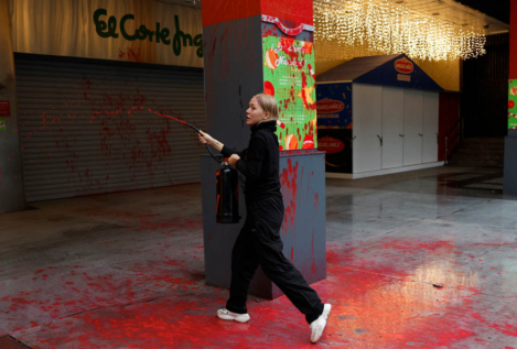 Arrojan pintura en Cortylandia en Madrid en protesta por el actual modelo agroalimentario