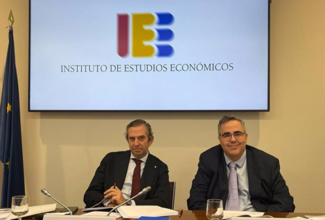 El IEE estima que la economía española crecerá un 4,5% este año y un 1,2% en 2023