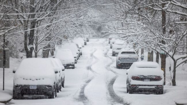Nueva York declara el estado de emergencia tras la gran tormenta helada que está afectando a buena parte de EE.UU.