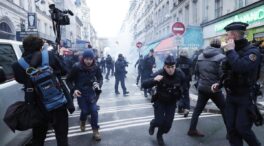 (VÍDEO) Gases lacrimógenos y disturbios al término de una manifestación de kurdos en París por el tiroteo mortal en la capital francesa