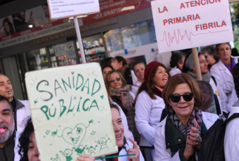 La satisfacción de los españoles con la sanidad pública desciende con fuerza, según el CIS