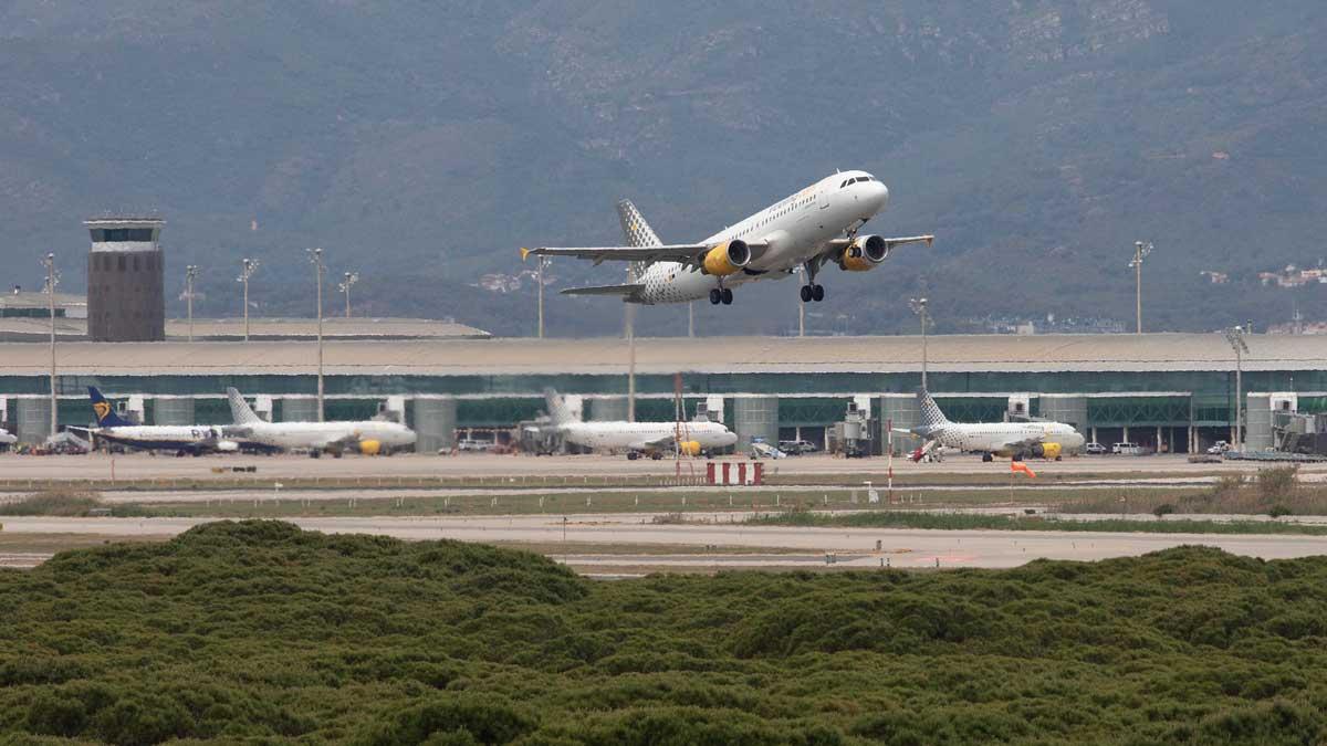 Prohíben salir de España a la mujer que provocó el aterrizaje de emergencia en Barcelona