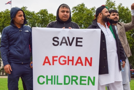 Varias ONG, entre ellas Save the Children, suspenden su actividad en Afganistán