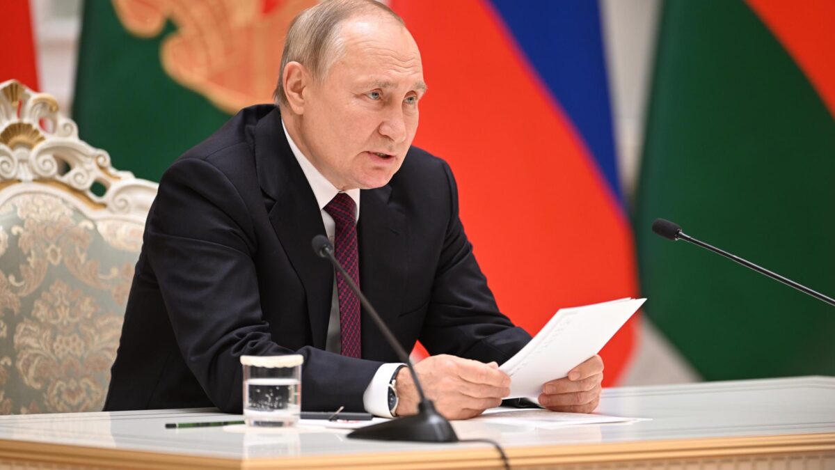 Putin insta a «estar alerta» ante posibles acciones contra Rusia y a actuar con dureza contra los servicios secretos extranjeros