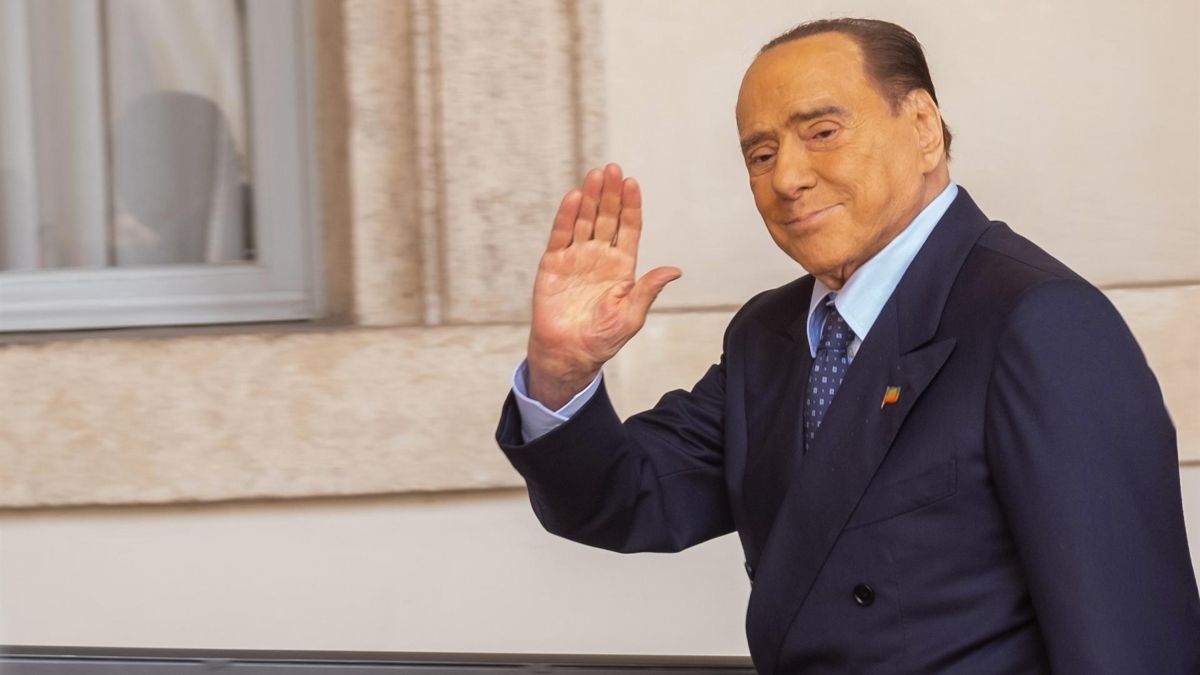 Berlusconi promete «un autobús de prostitutas» a los jugadores del Monza si ganan a un grande