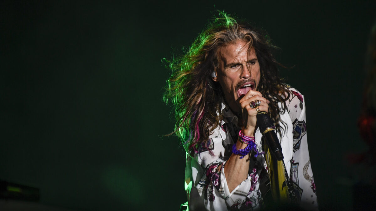 Acusan a Steven Tyler, cantante de Aerosmith, por abuso sexual de una menor en los 70