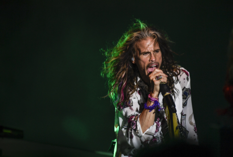 Acusan a Steven Tyler, cantante de Aerosmith, por abuso sexual de una menor en los 70