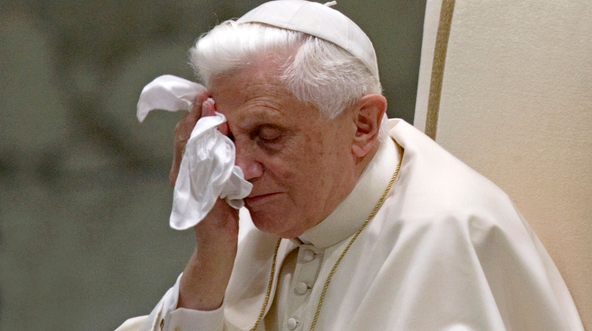 Benedicto XVI, un pionero en la lucha contra la pederastia acusado de complacencia