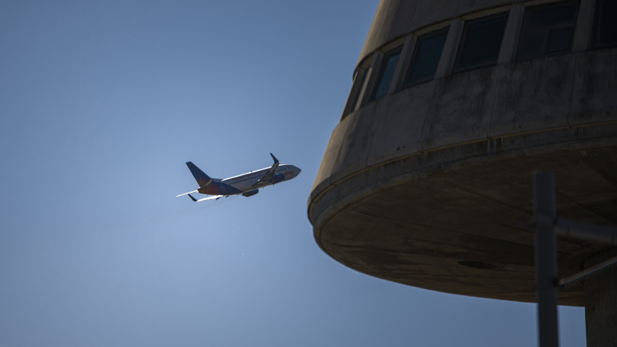 Detenidos dos de los inmigrantes huidos tras el aterrizaje forzoso en aeropuerto de El Prat