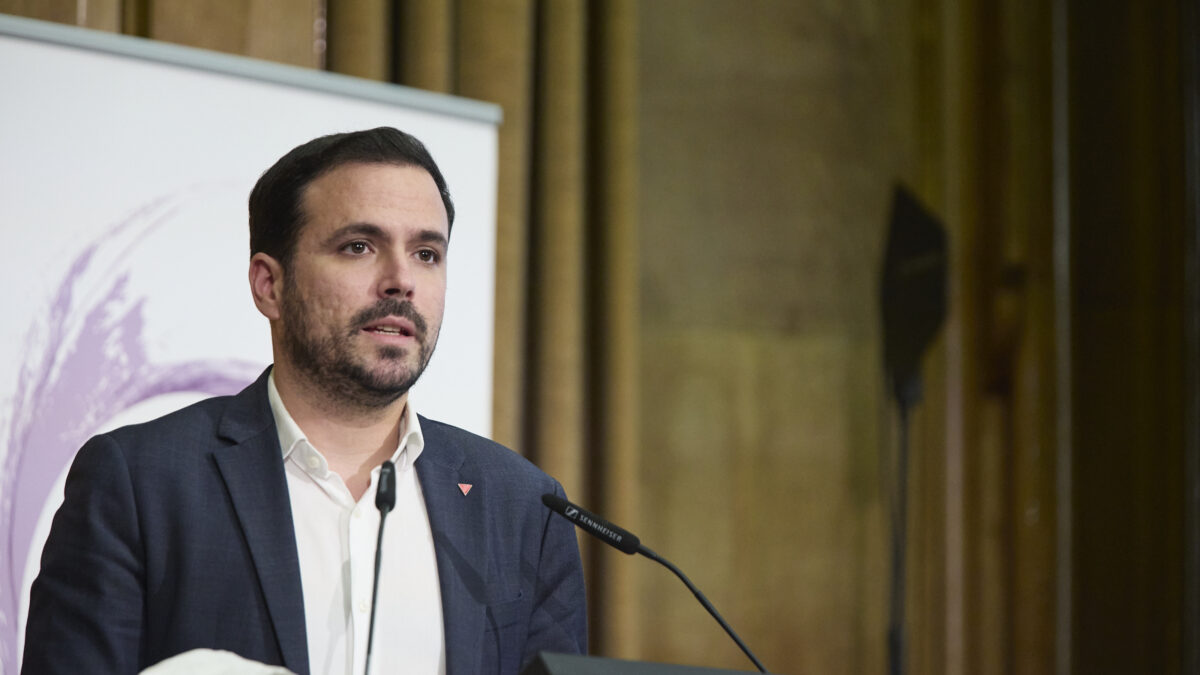 Garzón invierte 237.000 euros contra el juego mientras el Gobierno promociona la Lotería