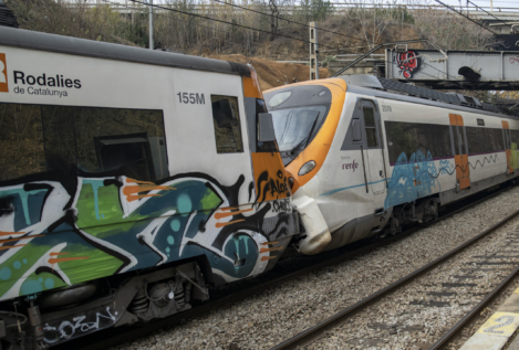 Un choque de dos trenes en Barcelona deja 155 pasajeros heridos