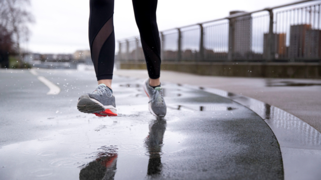 Cómo correr con lluvia: las cinco claves para practicar deporte seguro cuando llueve