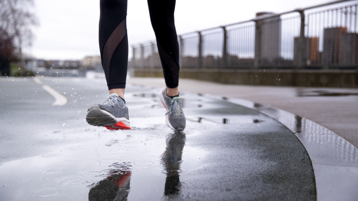 Cómo correr con lluvia: las cinco claves para practicar deporte seguro cuando llueve