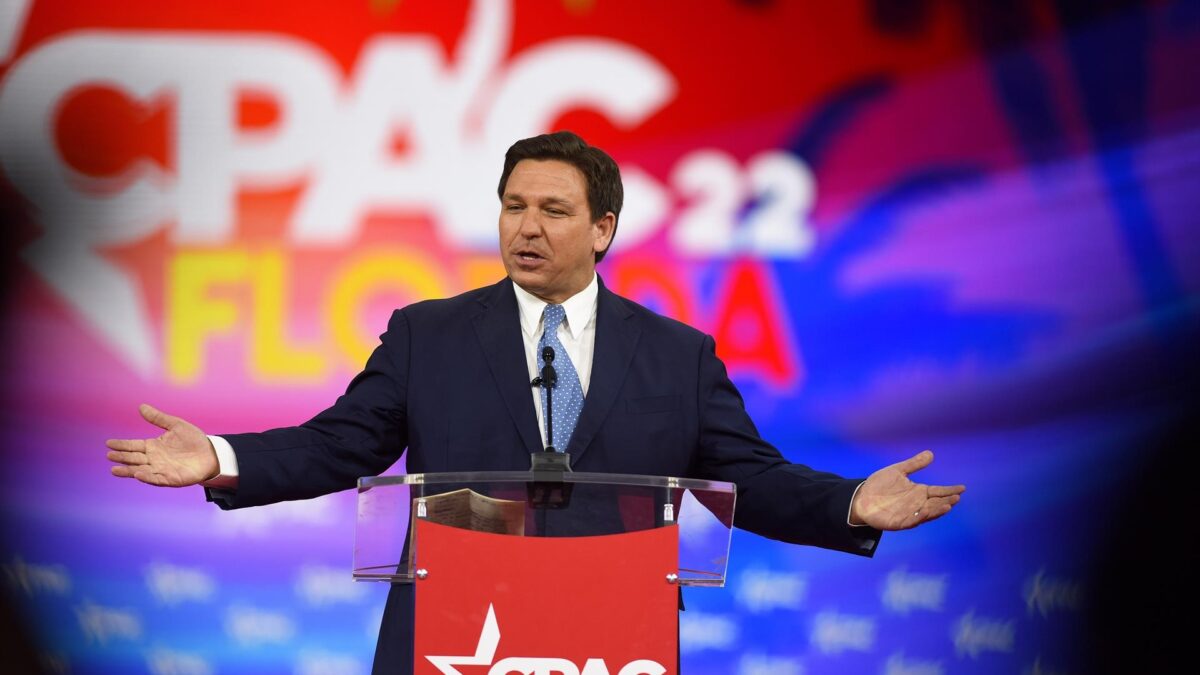 DeSantis ganaría a Trump en las primarias republicanas para la Casa Blanca, según una encuesta