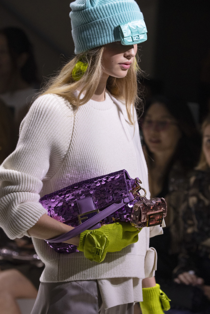 Desfile de Fendi en el que prendas y accesorios están inspirados en su bolso Baguette