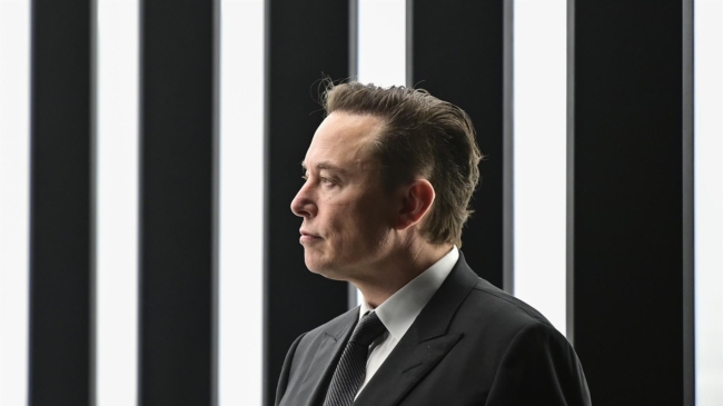 Elon Musk publica una encuesta para preguntar si tiene que seguir siendo el director de Twitter