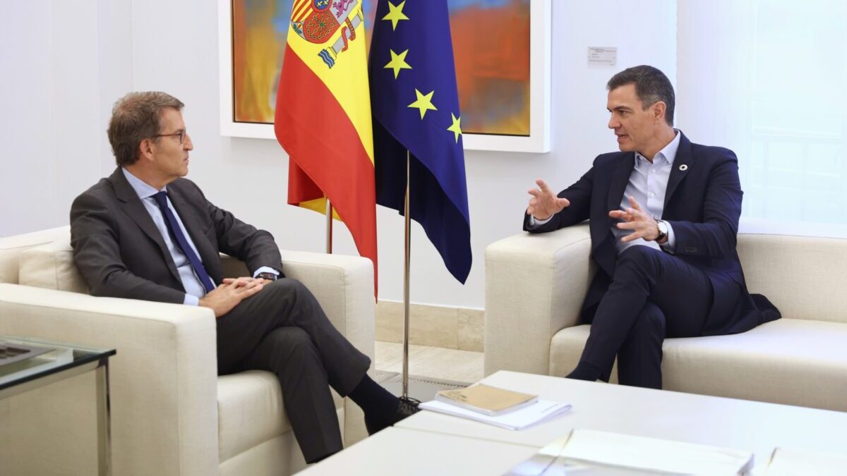 El PSOE avanza con Junts la amnistía mientras conversa con Feijóo