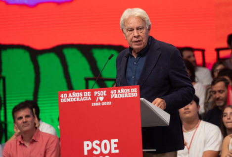 González y Guerra cenan con 40 exministros socialistas en plena convulsión del PSOE