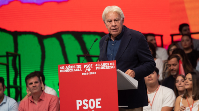 González y Guerra cenan con 40 exministros socialistas en plena convulsión del PSOE