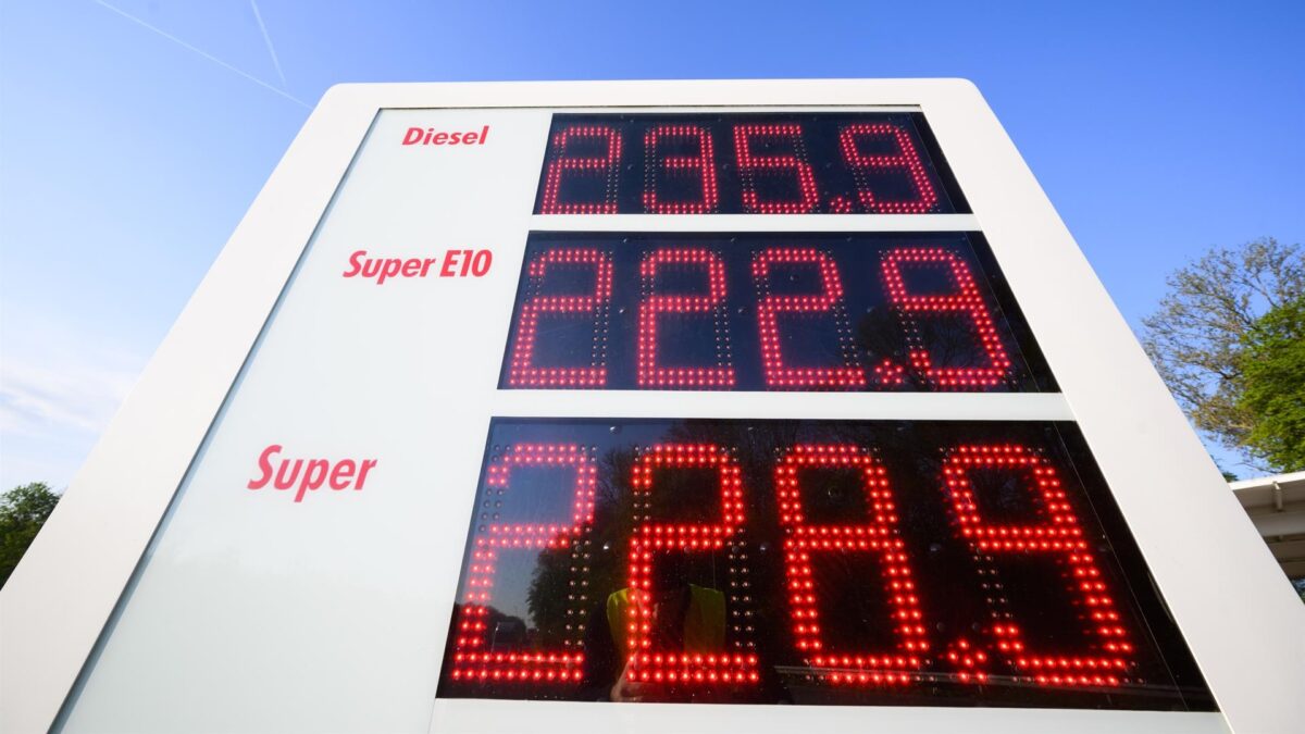 La Unión Europea ultima un tope de 60 dólares al precio del petróleo ruso