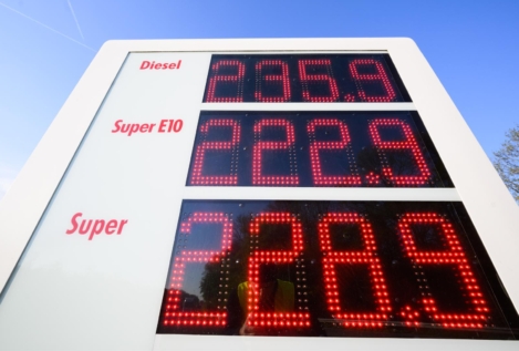 La Unión Europea ultima un tope de 60 dólares al precio del petróleo ruso