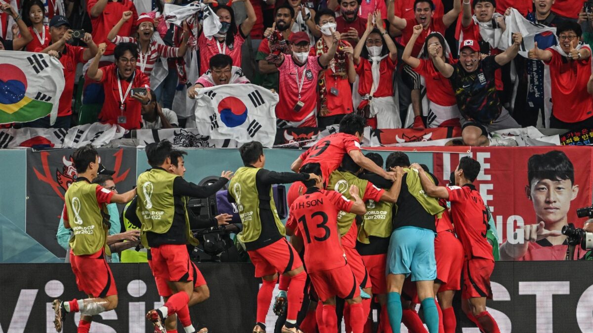 Una combativa Corea alcanza los octavos con locura final