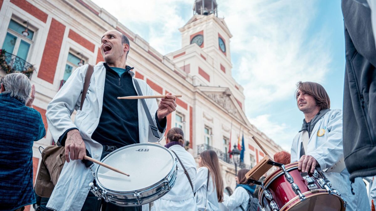 Los médicos de Madrid deciden continuar la huelga de manera indefinida