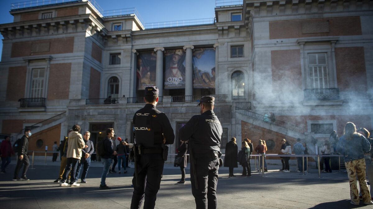 La Policía mantiene un operativo de vigilancia ante actos vandálicos como el del Prado