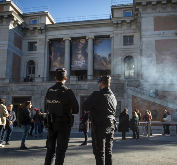 La Policía mantiene un operativo de vigilancia ante actos vandálicos como el del Prado