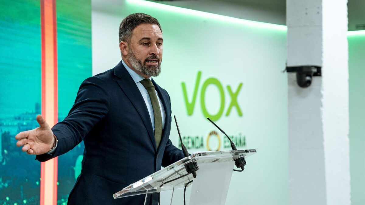 Abascal teme que Sánchez desoiga al TC para «perpetuarse» y anuncia acciones judiciales