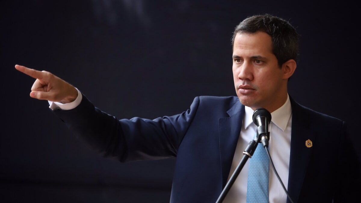 La Asamblea de Venezuela da un primer paso para cesar a Guaidó como presidente interino