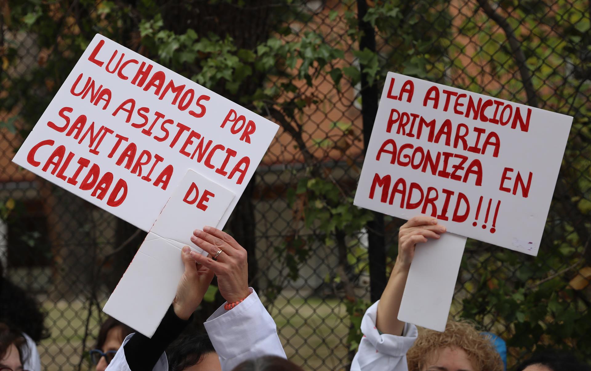 El comité de huelga de médicos de Madrid se encierra y la Policía amenaza con detenciones