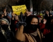 Los talibanes prohíben a las mujeres trabajar en ONG y ordenan suspender sus contratos