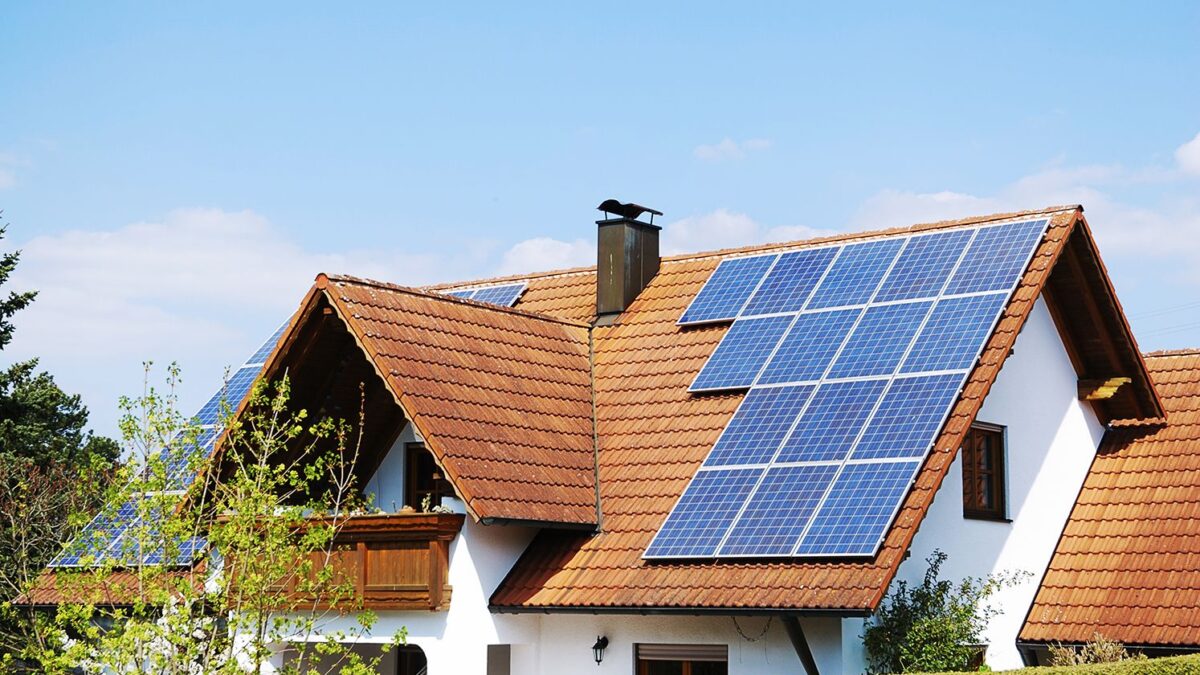 Los paneles solares se amortizan en seis años, según un estudio