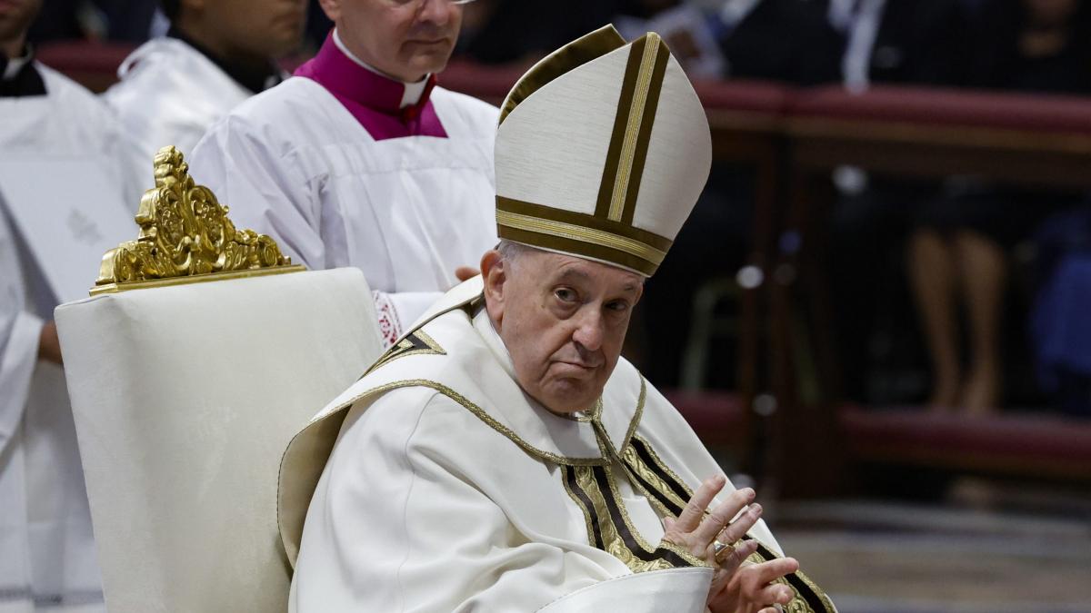 El papa Francisco alienta los símbolos navideños como el «simple y familiar» belén lejos del «consumismo»