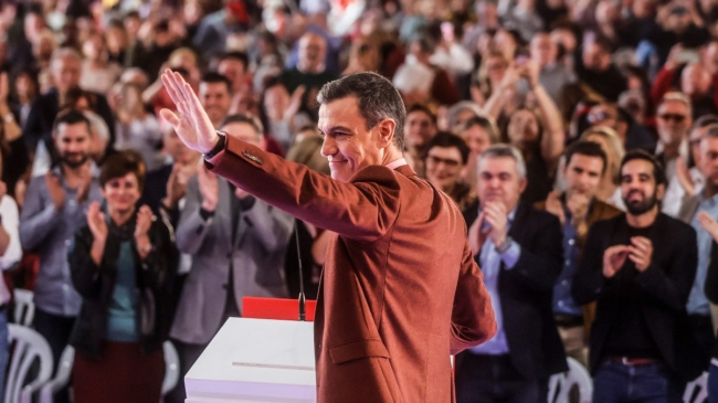 Sánchez reactiva la ‘alerta antifascista’ como arma para las elecciones de mayo 